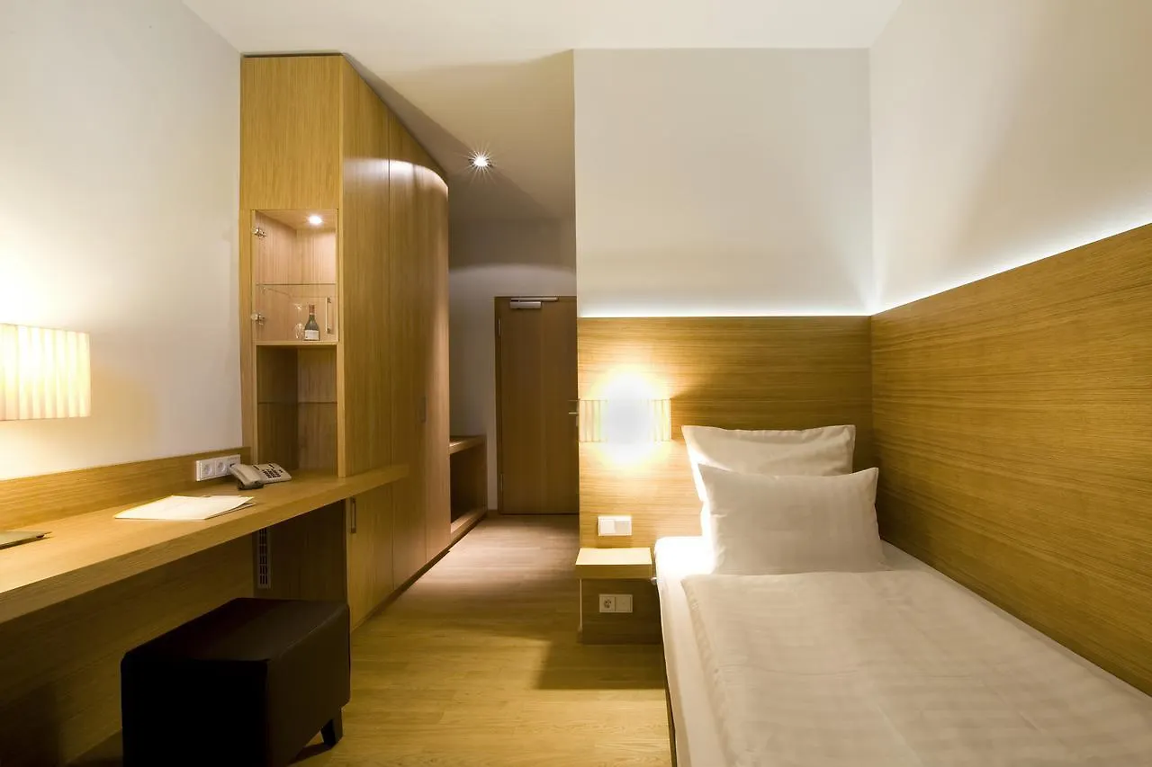 ***  מינכן Hotel Thalmair גרמניה